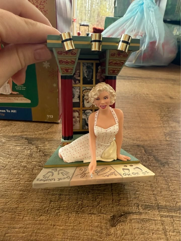 Vintage Christmas Marilyn Monroe Ornament - photo 3