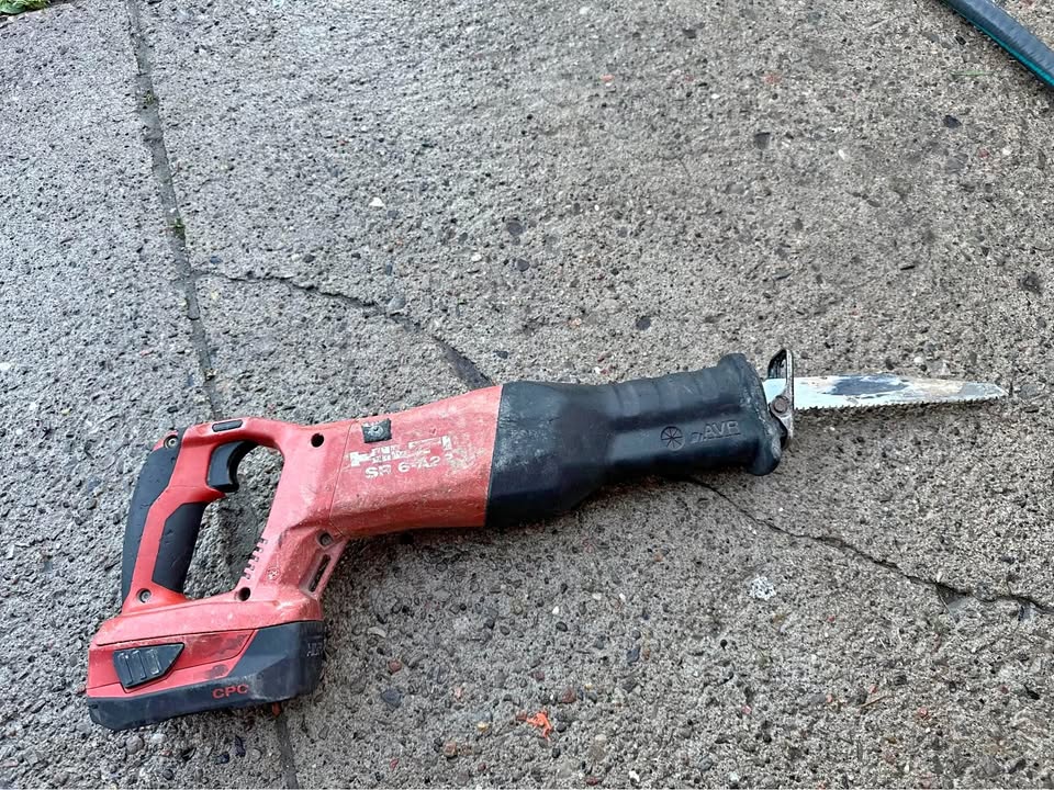 Hilti Cordless Saw SR 6-22 + Battery + 3 Milwaukee Blades