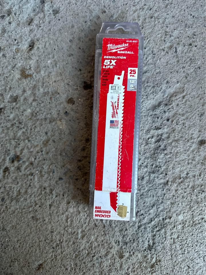 Hilti Cordless Saw SR 6-22 + Battery + 3 Milwaukee Blades - photo 2