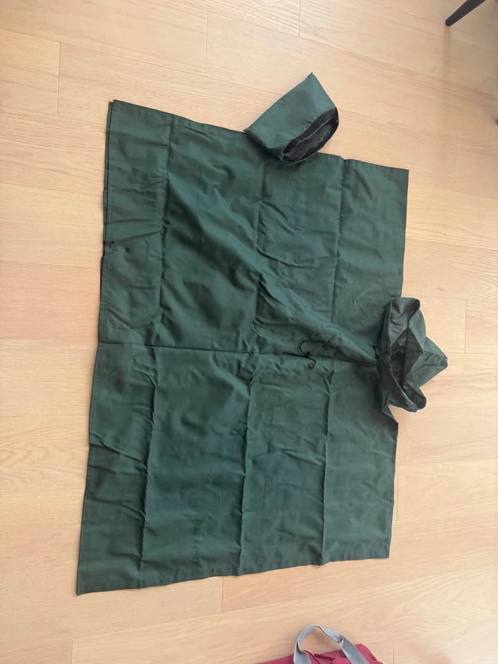 Unisex One size green rain poncho - photo 3