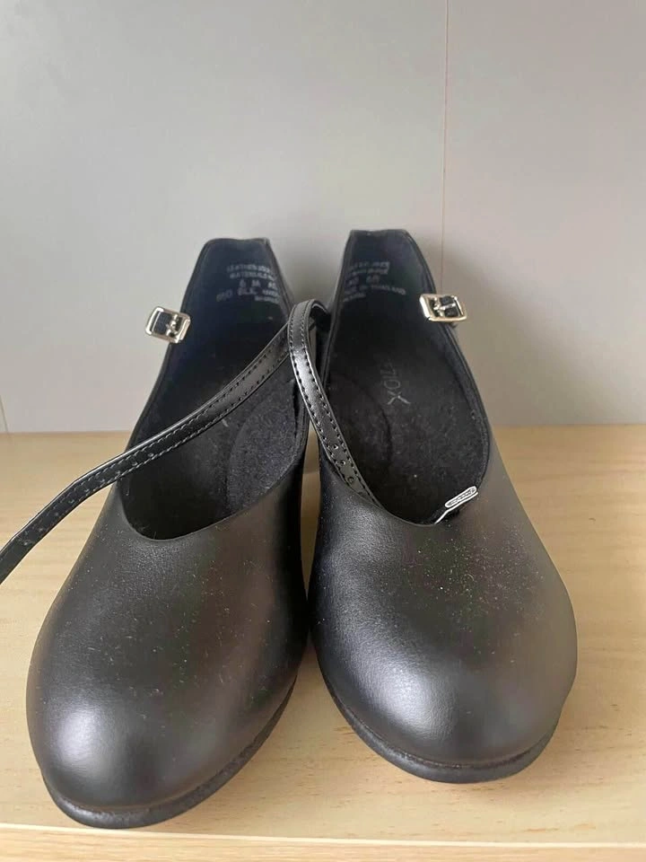 Woman dancing shoes size 6