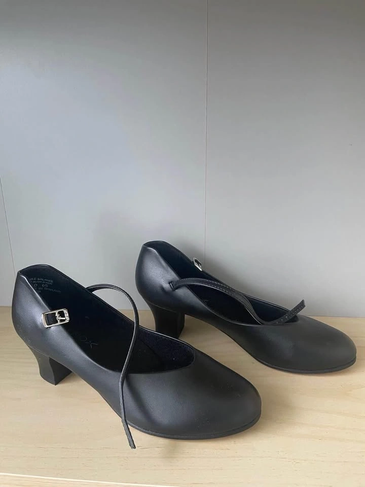 Woman dancing shoes size 6 - photo 2