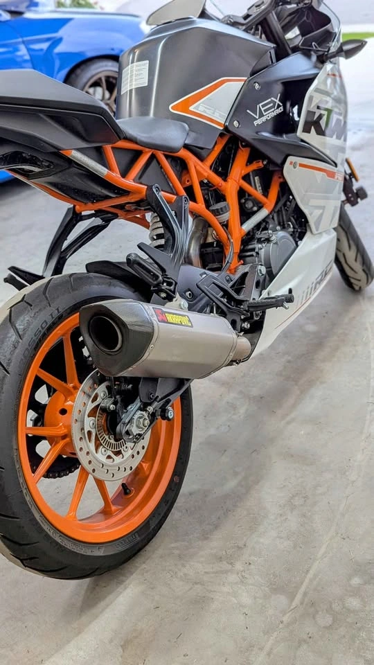 2015 KTM RC390 Motorcycle - photo 3