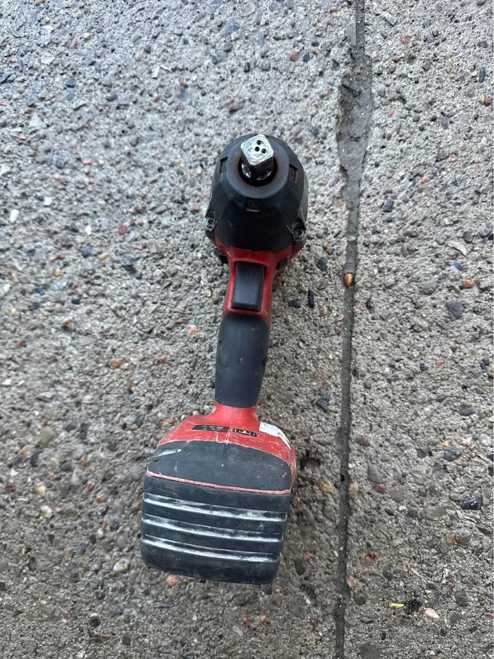 Hilti 22V Cordless Impact Wrench w/ Battery - photo 2