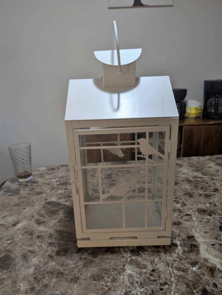 Decorative lantern centerpiece