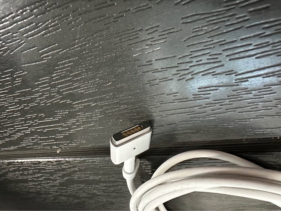 Apple 85W MagSafe 2 Power Adapter - photo 2