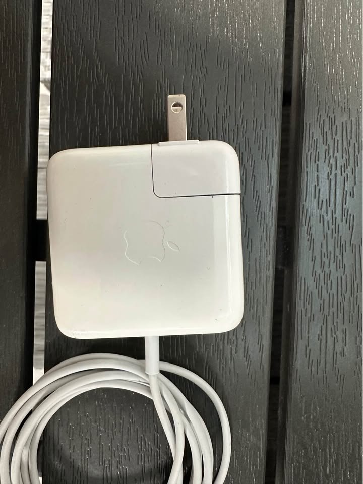 Apple 85W MagSafe 2 Power Adapter - photo 3
