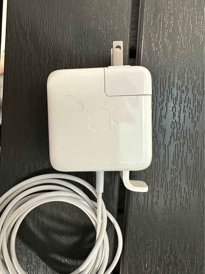 Apple 85W MagSafe 2 Power Adapter - photo 4
