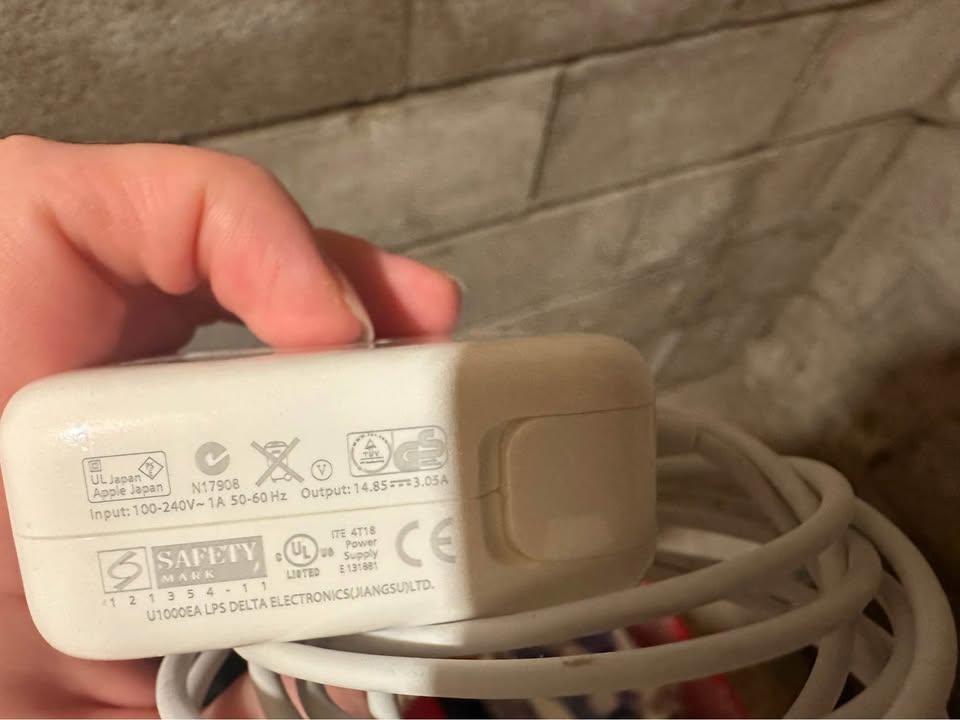 Apple 85W MagSafe 2 Power Adapter - photo 5