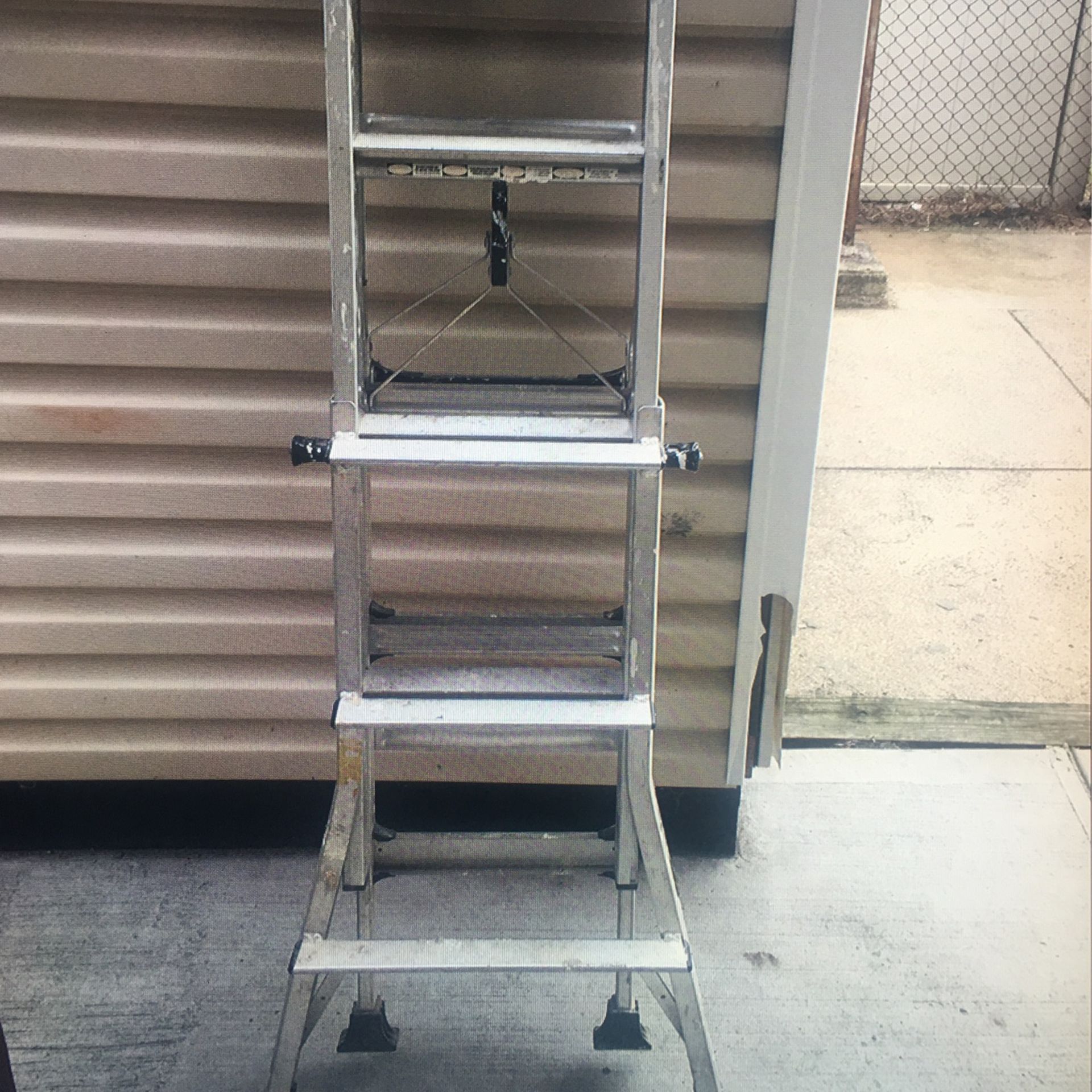 Werner 6 foot Aluminum Step Ladder - photo 5