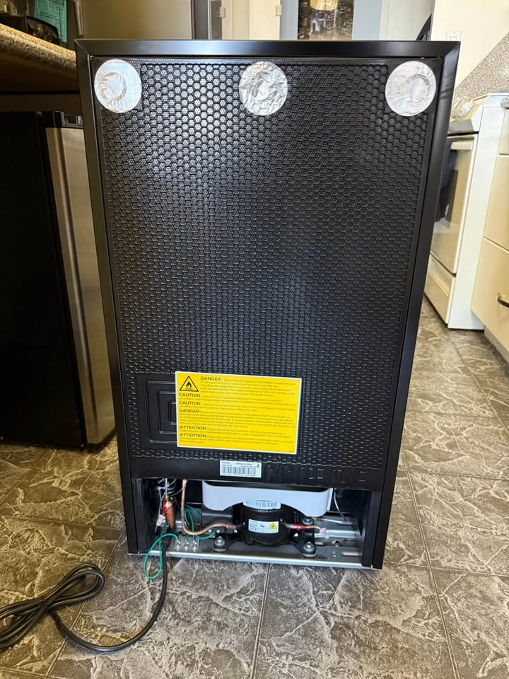 Midea 3.3 Cu. Feet Compact Refrigerator - photo 3