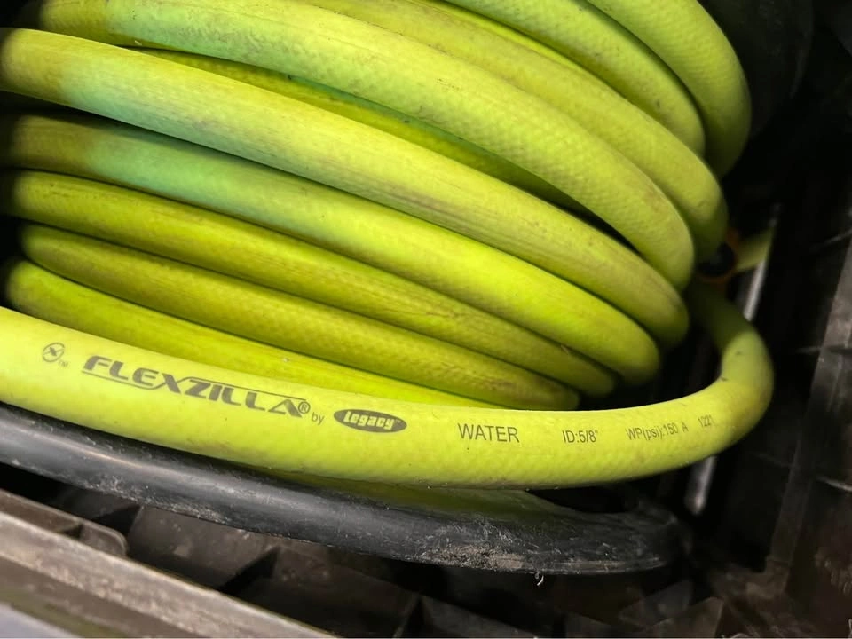 Suncast Auto Rewind Hose Reel + Flexzilla 100ft Hose - photo 5