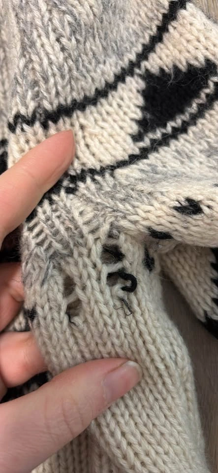 100% Wool TNA Sweater XS - photo 3