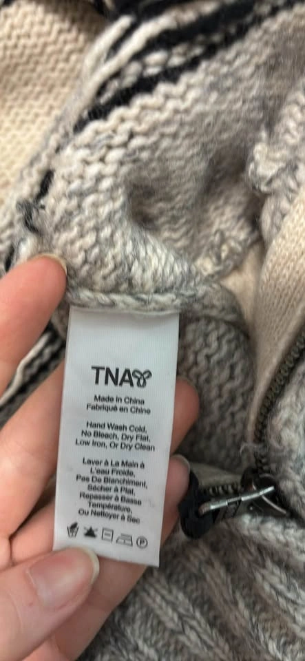 100% Wool TNA Sweater XS - photo 4