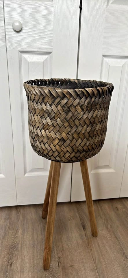 New Homsense wicker planter