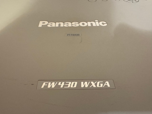 Panasonic FW-430 Projector