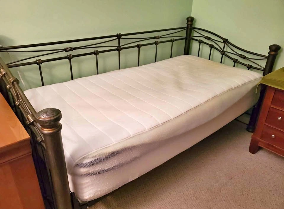 Daybed with mattress