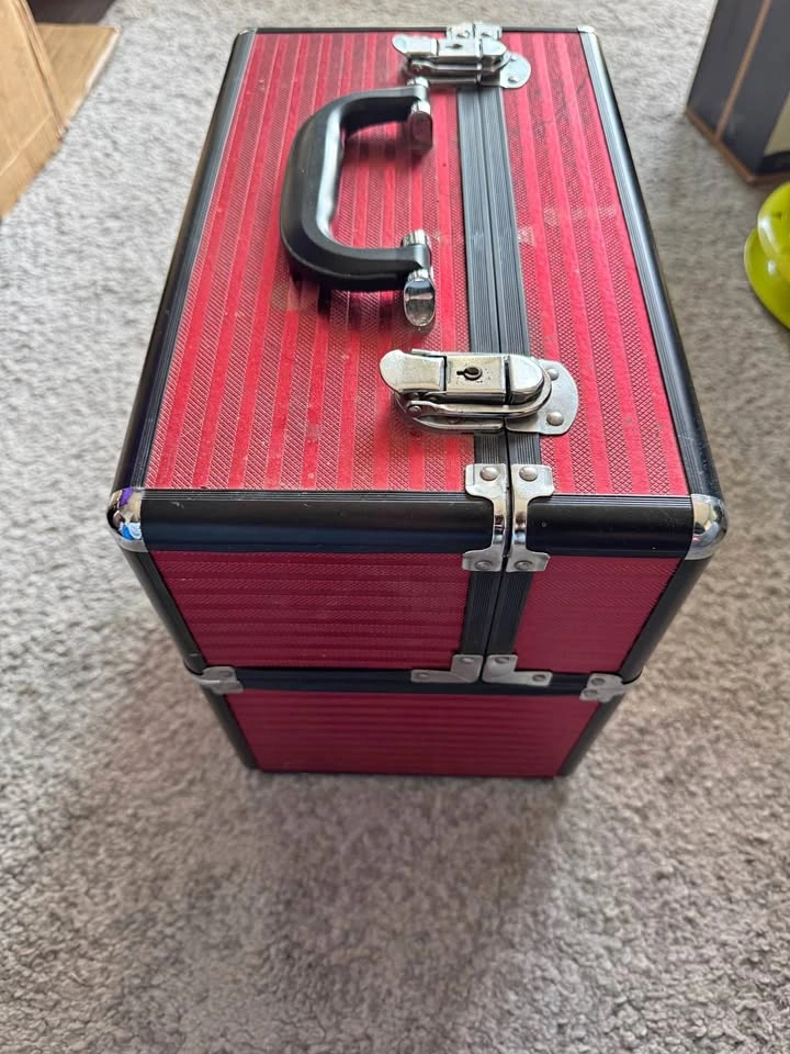 Multi tier makeup/craft case