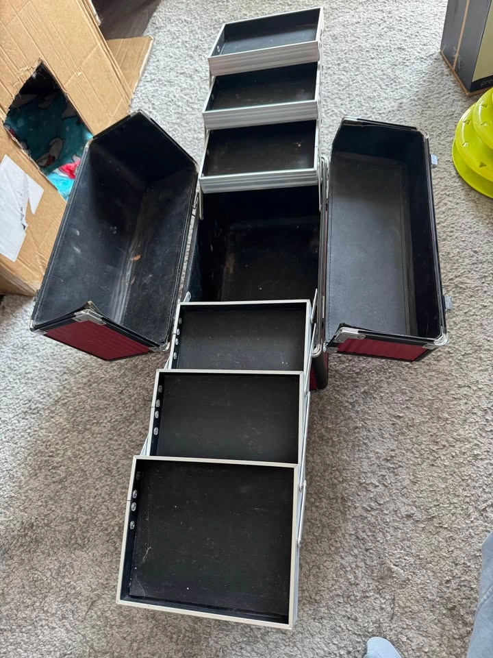 Multi tier makeup/craft case - photo 2