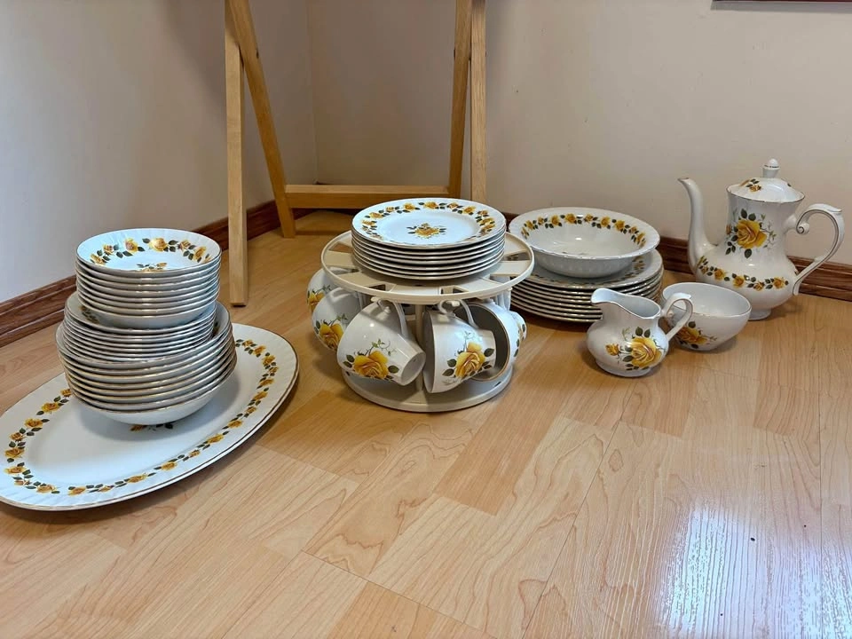 Golden Rose Ironstone, Full Eight Settings