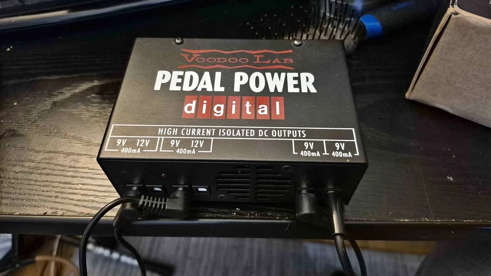 VooDoo Lab Pedal Power 4 Output Supply