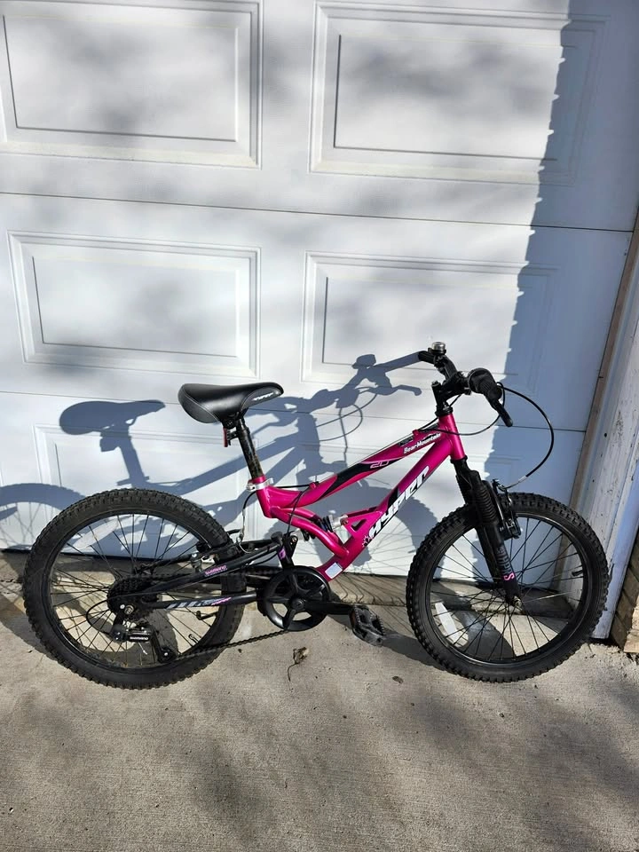 20" Hyper Swift Girls Mountain Bike - Full Suspension