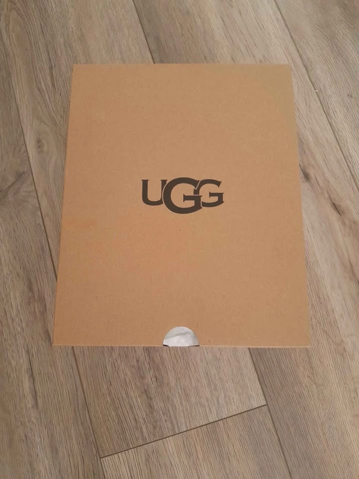 Brand new UGG Lo Lowmel - photo 3