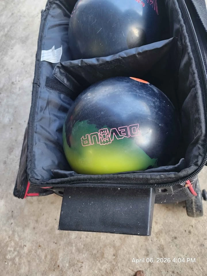 Roto Grip Devour Bowling Ball, Track Shark bowling ball - photo 2