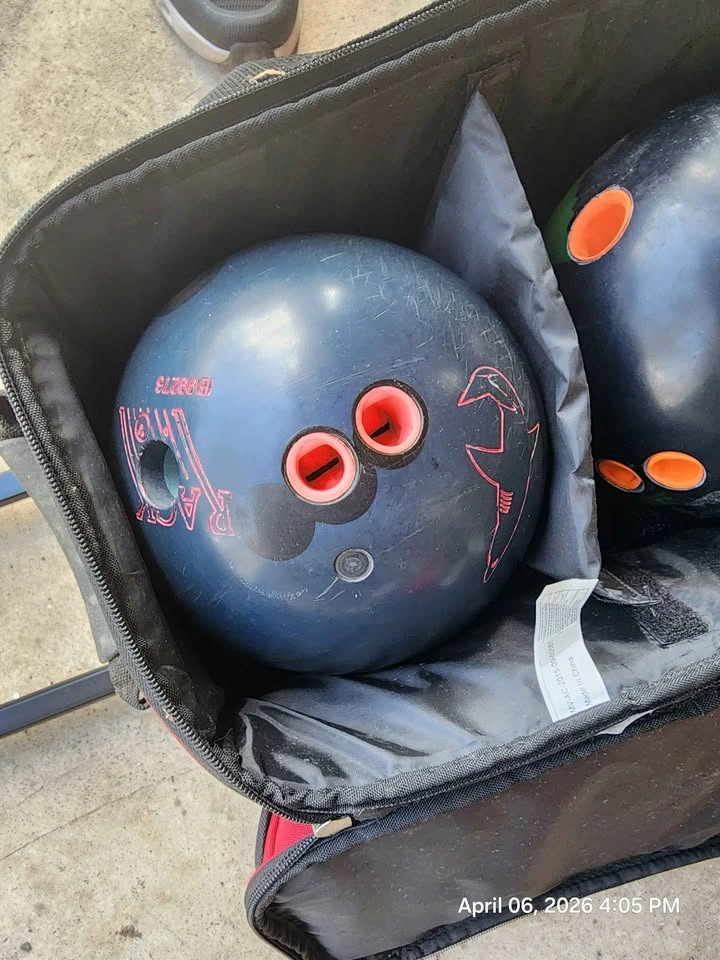 Roto Grip Devour Bowling Ball, Track Shark bowling ball - photo 3