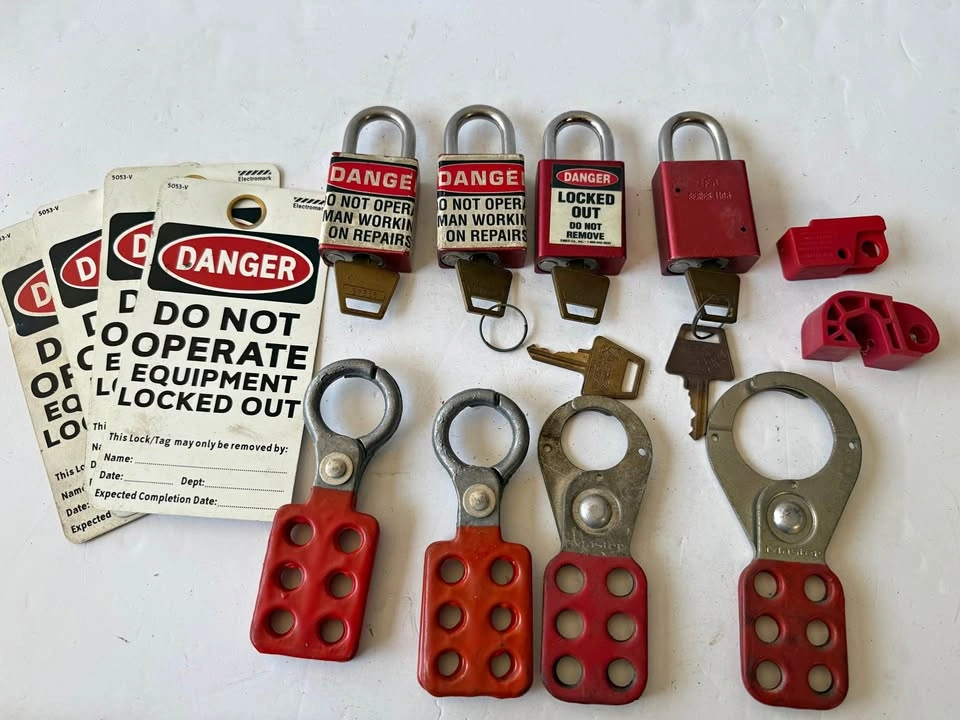 Electrical Lockout Tagout Kit w/ 4 Padlocks & Tags
