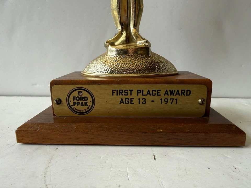 Vintage 1971 Punt Pass and Kick 1st Place Trophy - photo 2