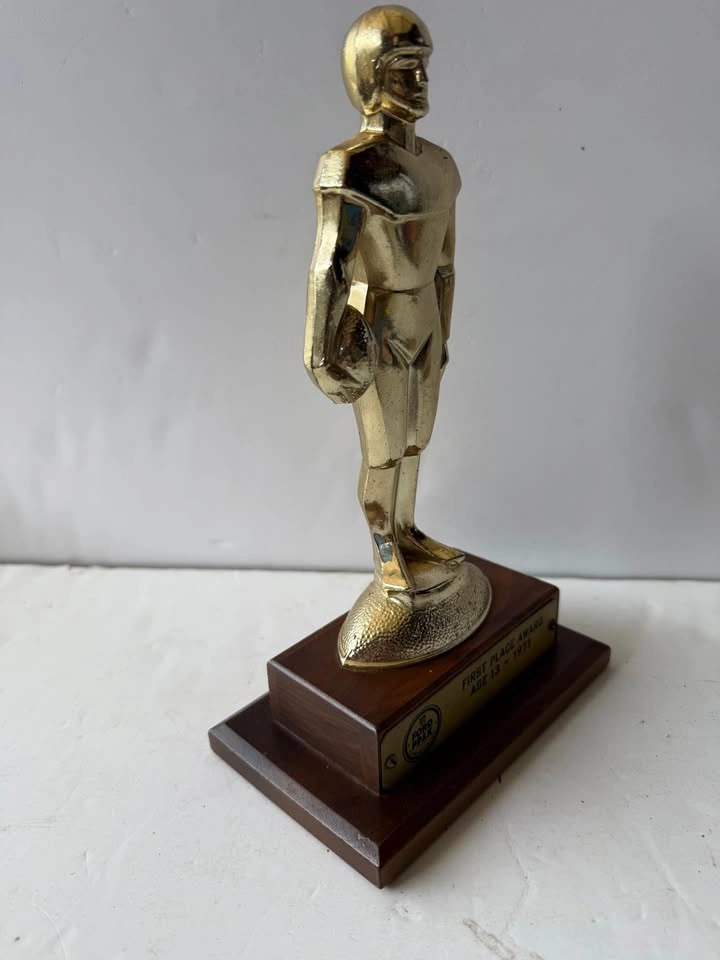 Vintage 1971 Punt Pass and Kick 1st Place Trophy - photo 4