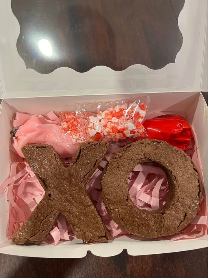 Decorate your own brownies! - photo 4