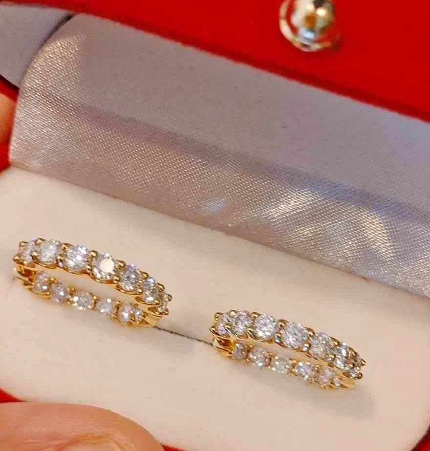 Brand new 2.6 ct certified cultivated diamond hoop earring