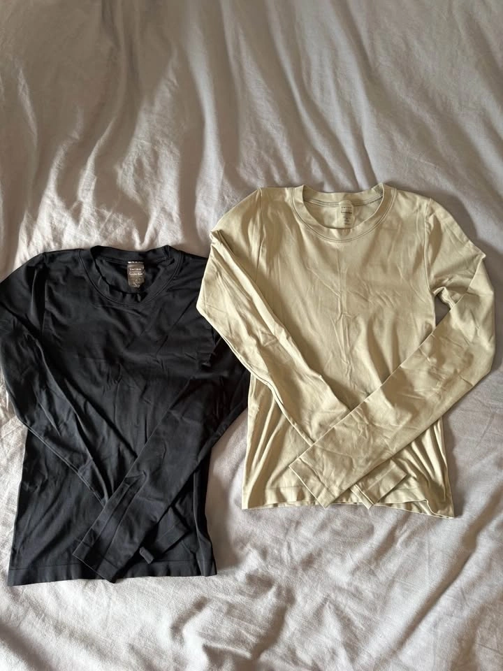 Bundle of Tops Size Small (Mostly Aritzia) - photo 5