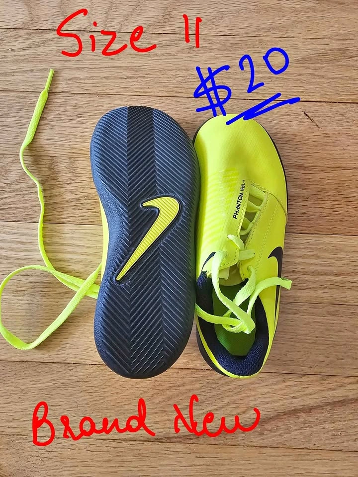 Soccer shoes for kids size 11
