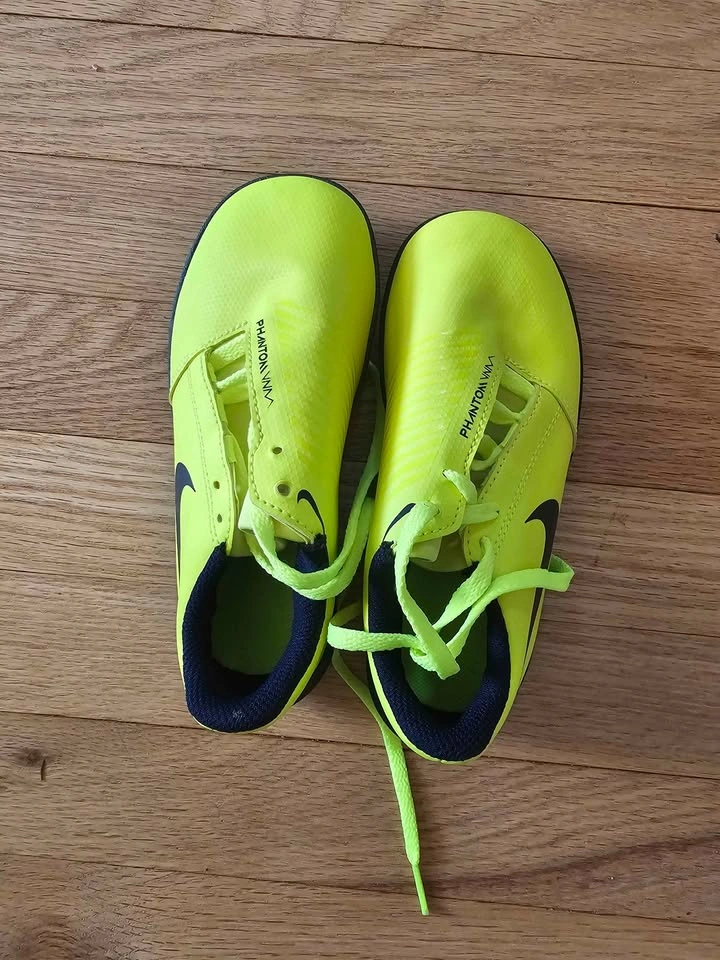 Soccer shoes for kids size 11 - photo 2