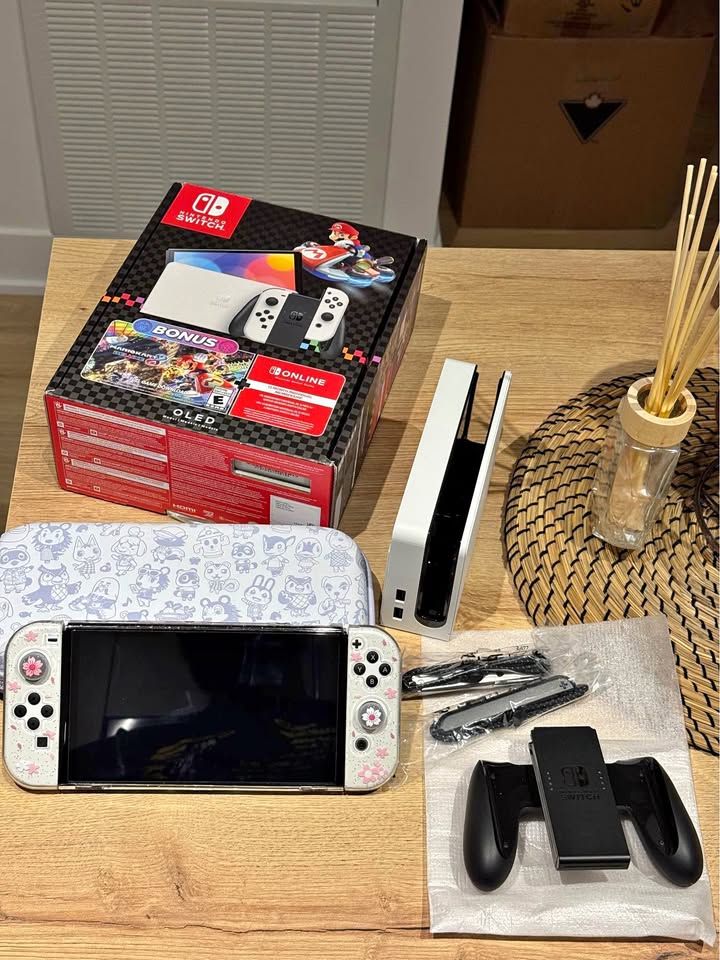 Like new - OLED Nintendo Switch w/ Accessories
