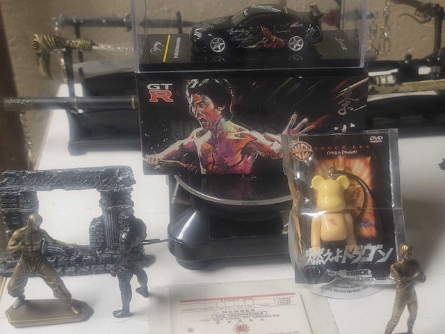 Bruce Lee Collectibles