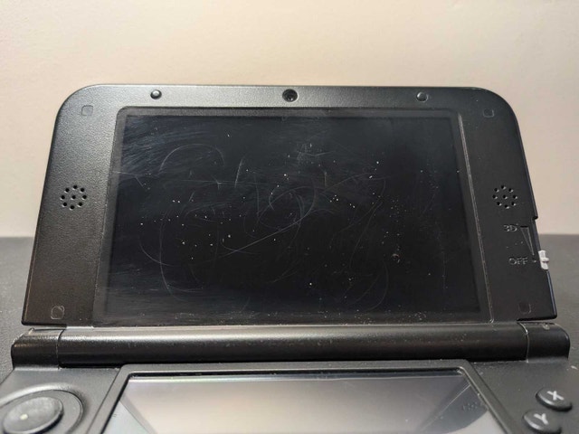 Nintendo 3DS XL - HEAVILY PLAYED - photo 3