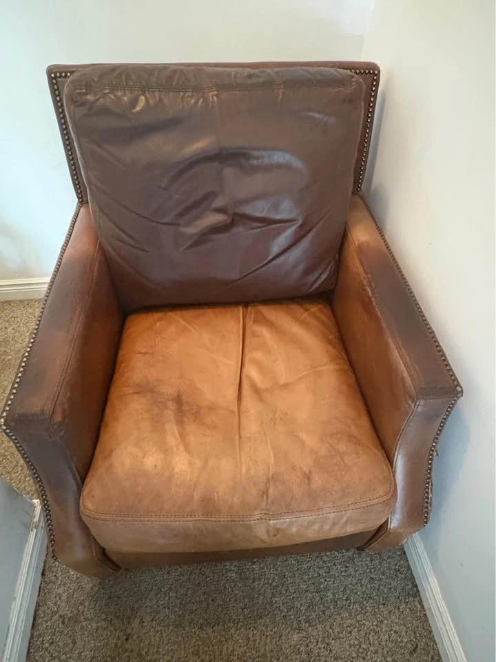 Vintage Luxury Brown Leather Armchair with Nailhead Trim - photo 2