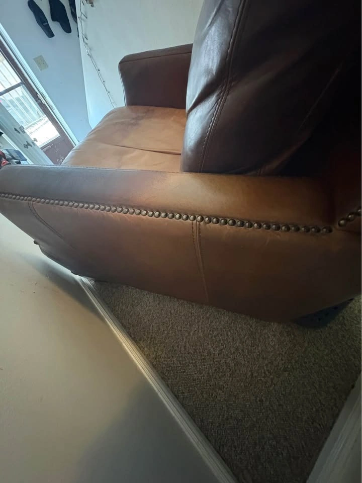 Vintage Luxury Brown Leather Armchair with Nailhead Trim - photo 3