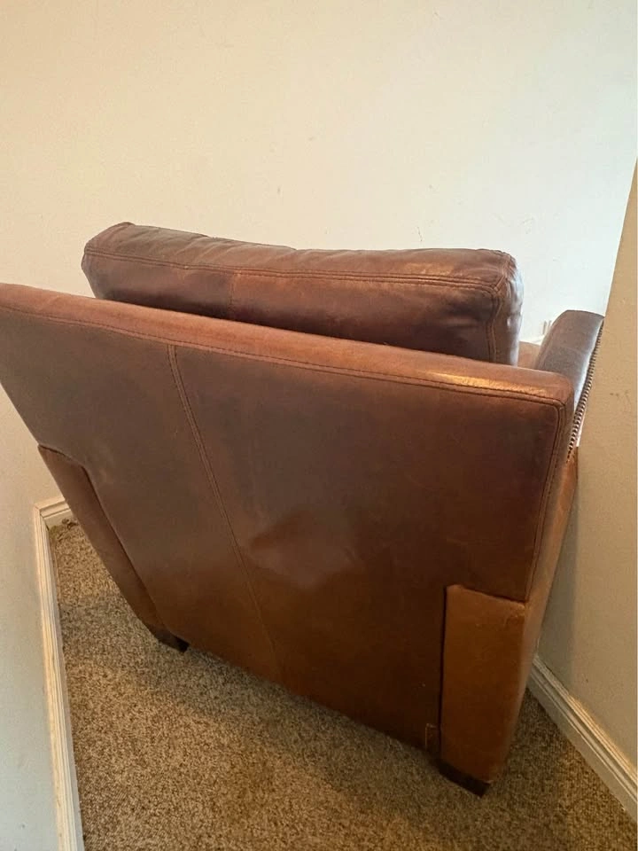 Vintage Luxury Brown Leather Armchair with Nailhead Trim - photo 4