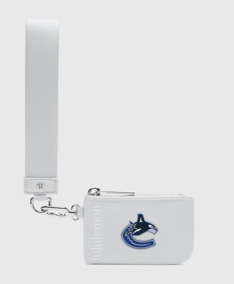 LULULEMON x Canucks Dual Pouch Wristlet + T-Shirt (Medium) - photo 5