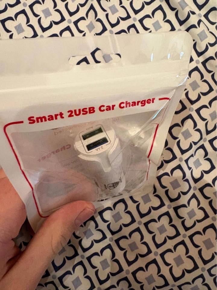 Car charger - photo 3
