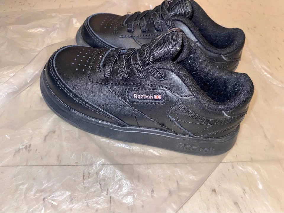 Size 7 Reebok Classic black sneakers