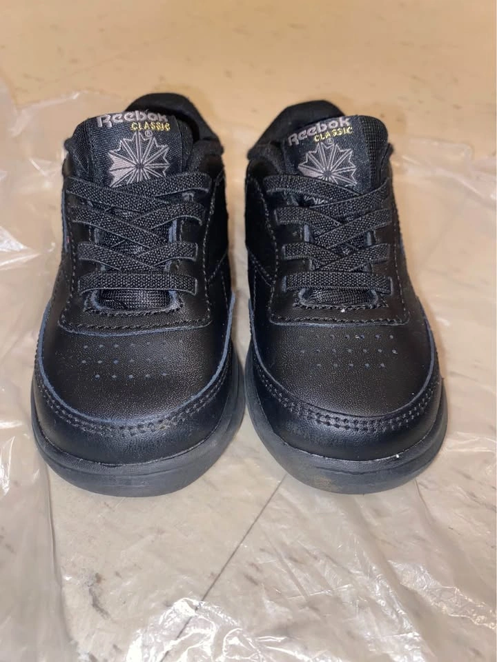 Size 7 Reebok Classic black sneakers - photo 2