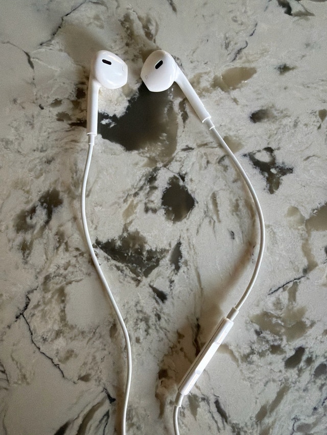 Unbranded iPhone Earphones Lighting Connector