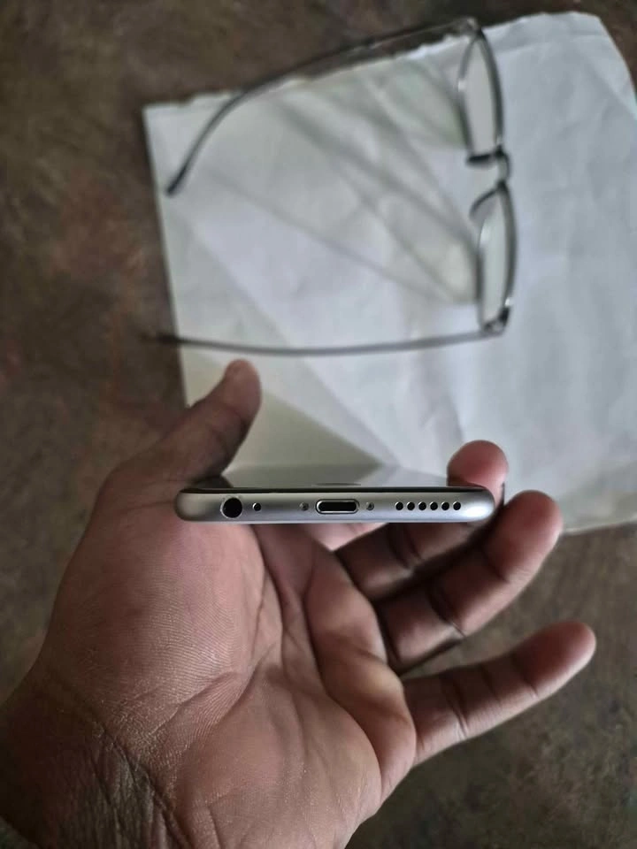 iPhone 6s - photo 3