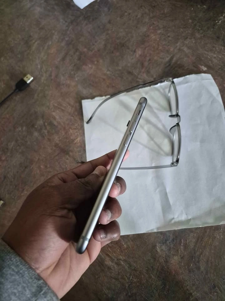 iPhone 6s - photo 5